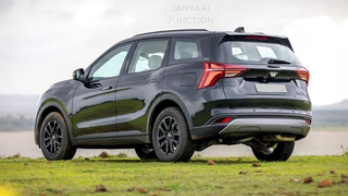 Mahindra XUV700 GST